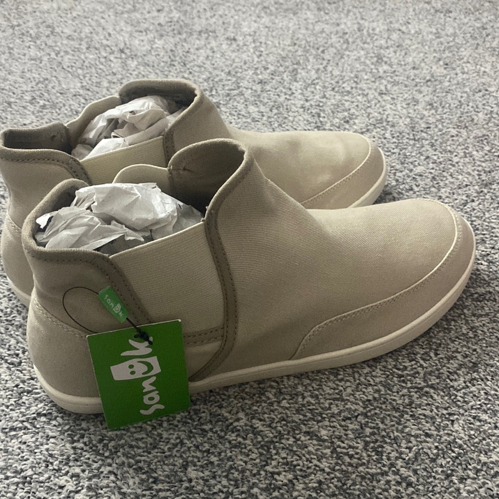 Brand New Sanok Tan Canvas Shoe